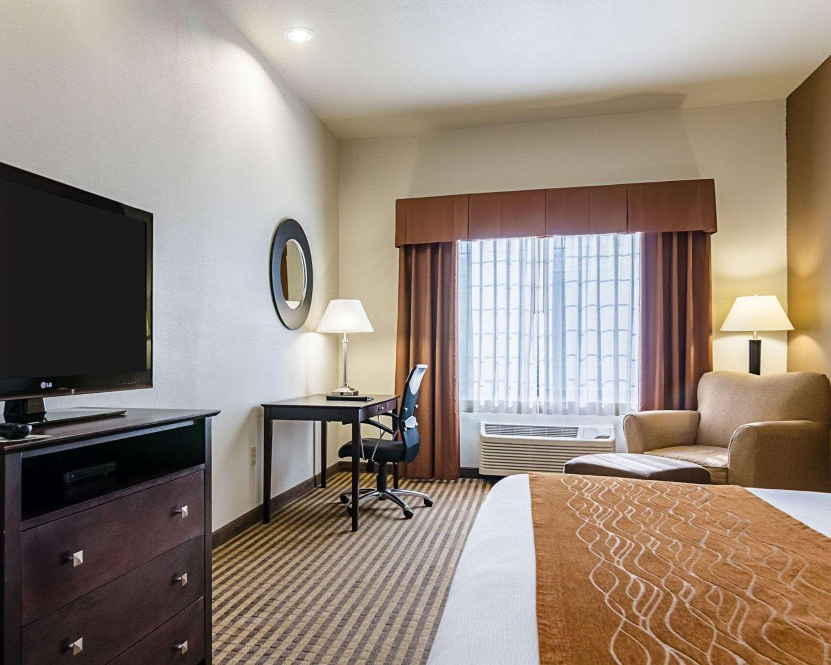 Comfort Inn&Suites Lawrence Extérieur photo