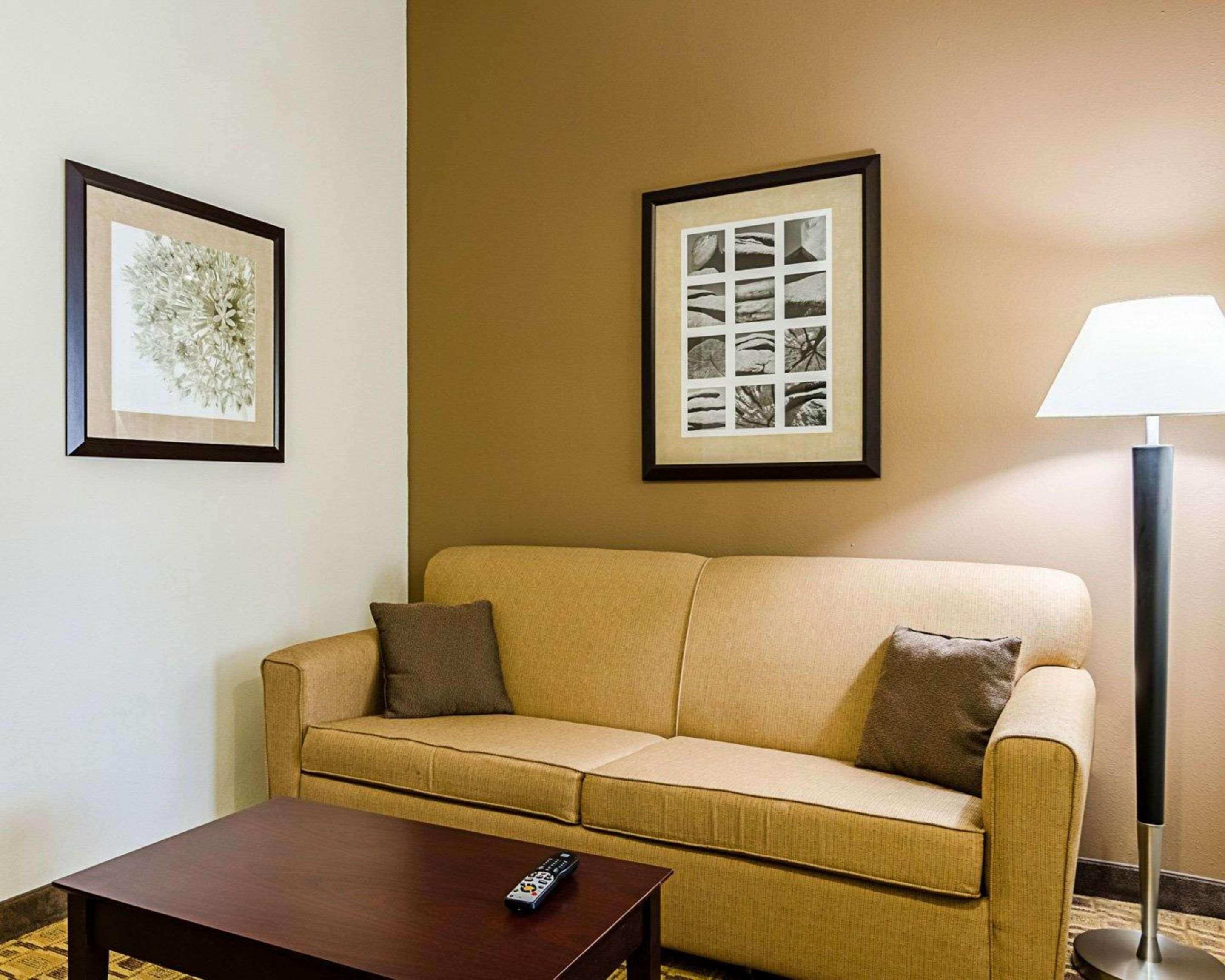 Comfort Inn&Suites Lawrence Extérieur photo