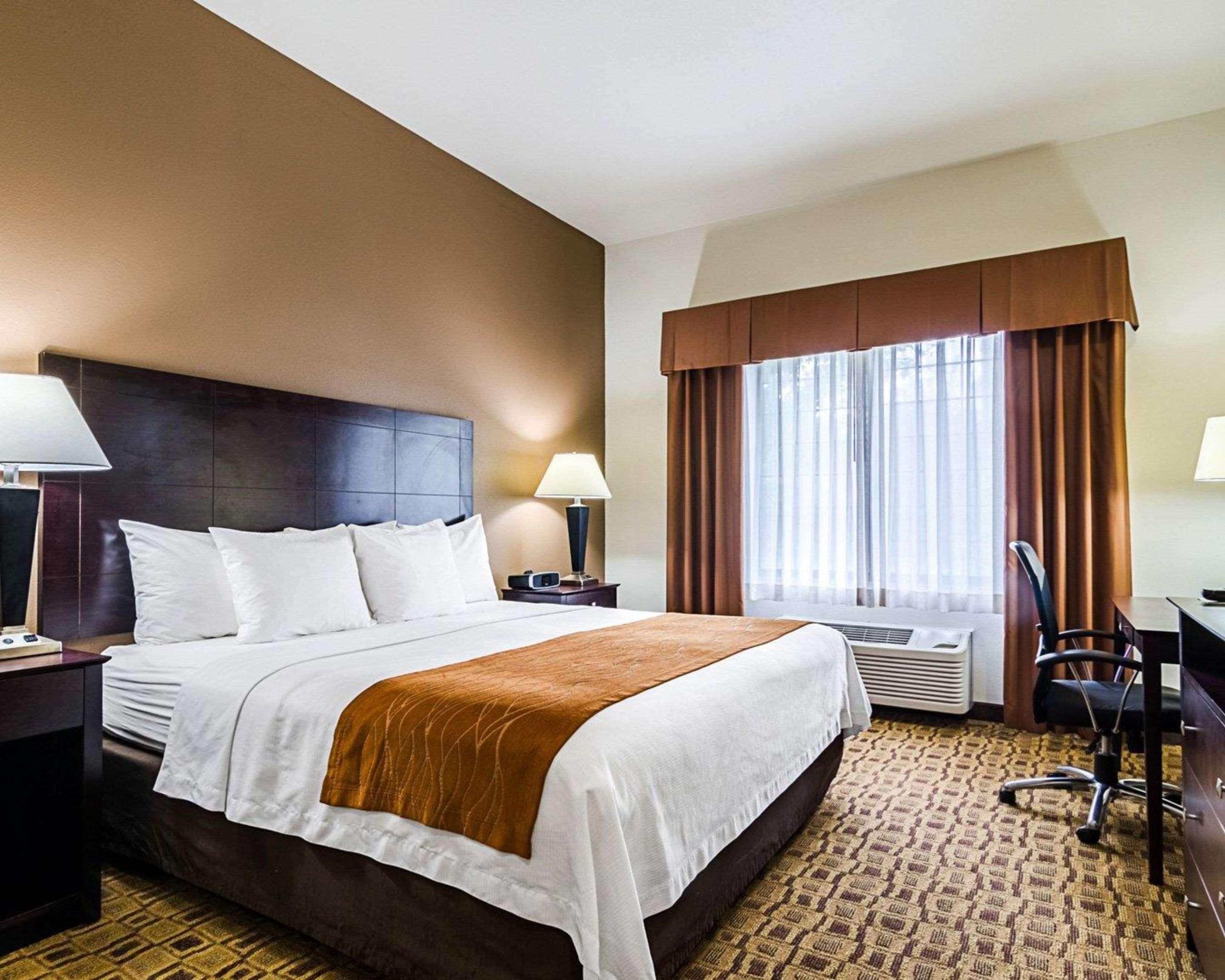 Comfort Inn&Suites Lawrence Extérieur photo