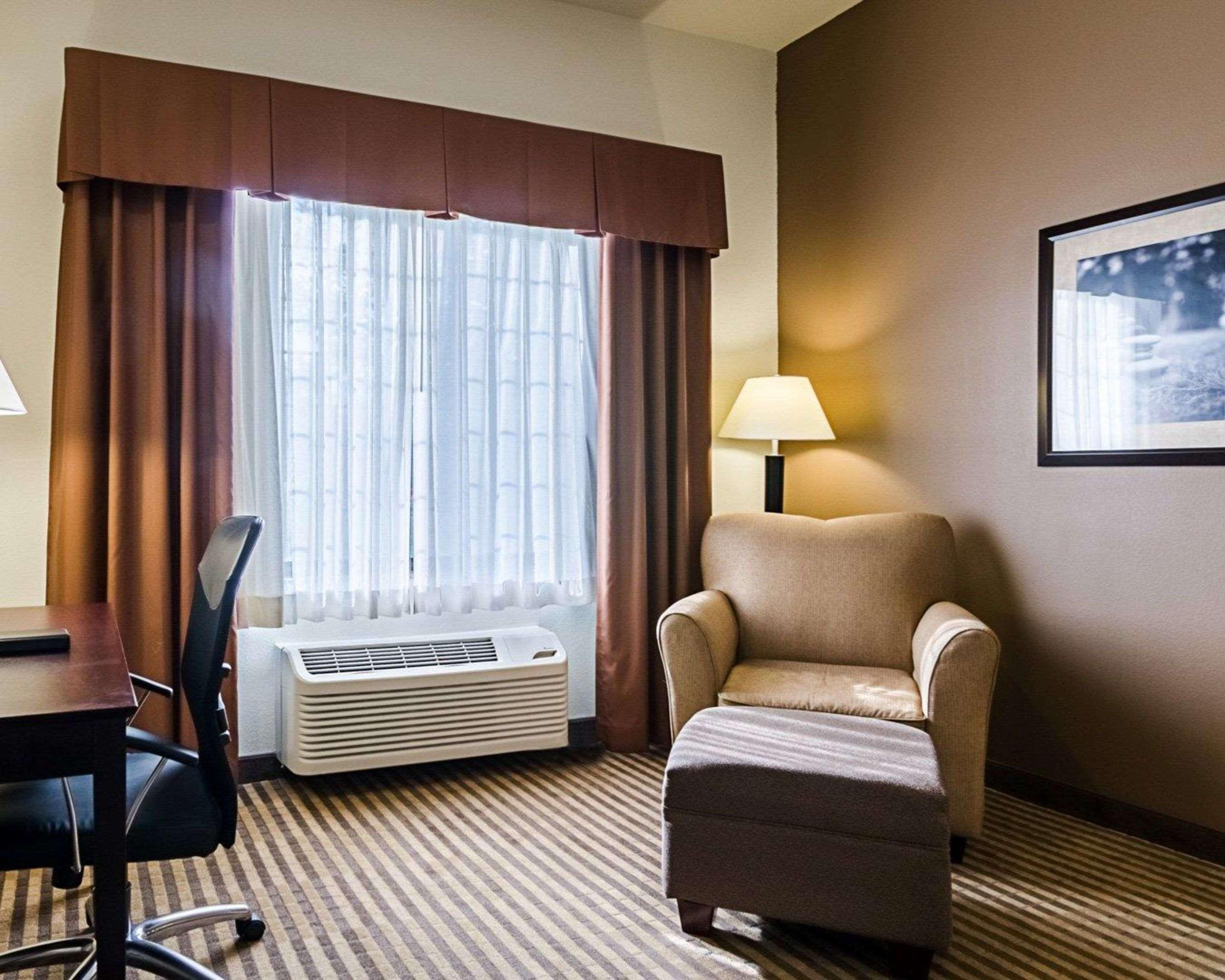 Comfort Inn&Suites Lawrence Extérieur photo