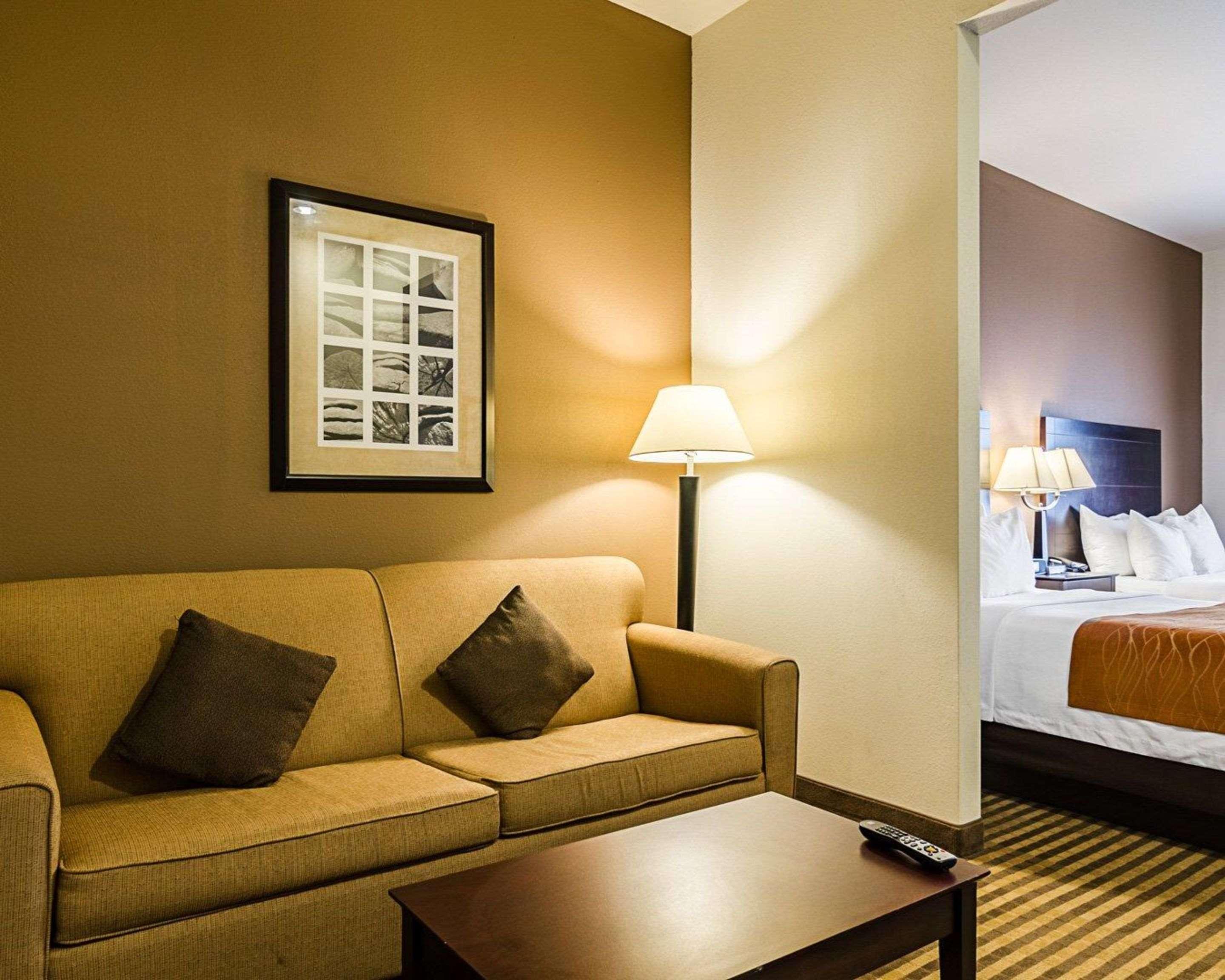 Comfort Inn&Suites Lawrence Extérieur photo