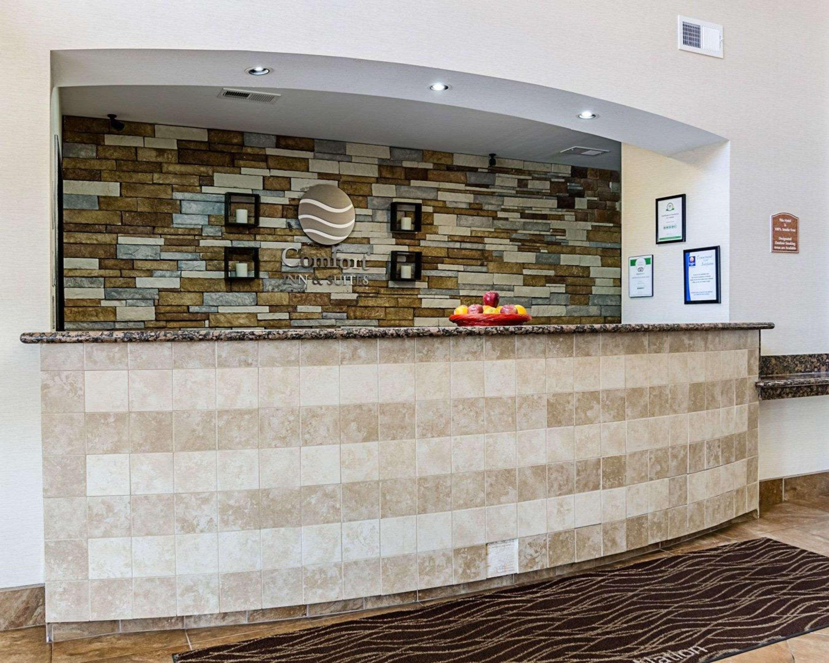 Comfort Inn&Suites Lawrence Extérieur photo