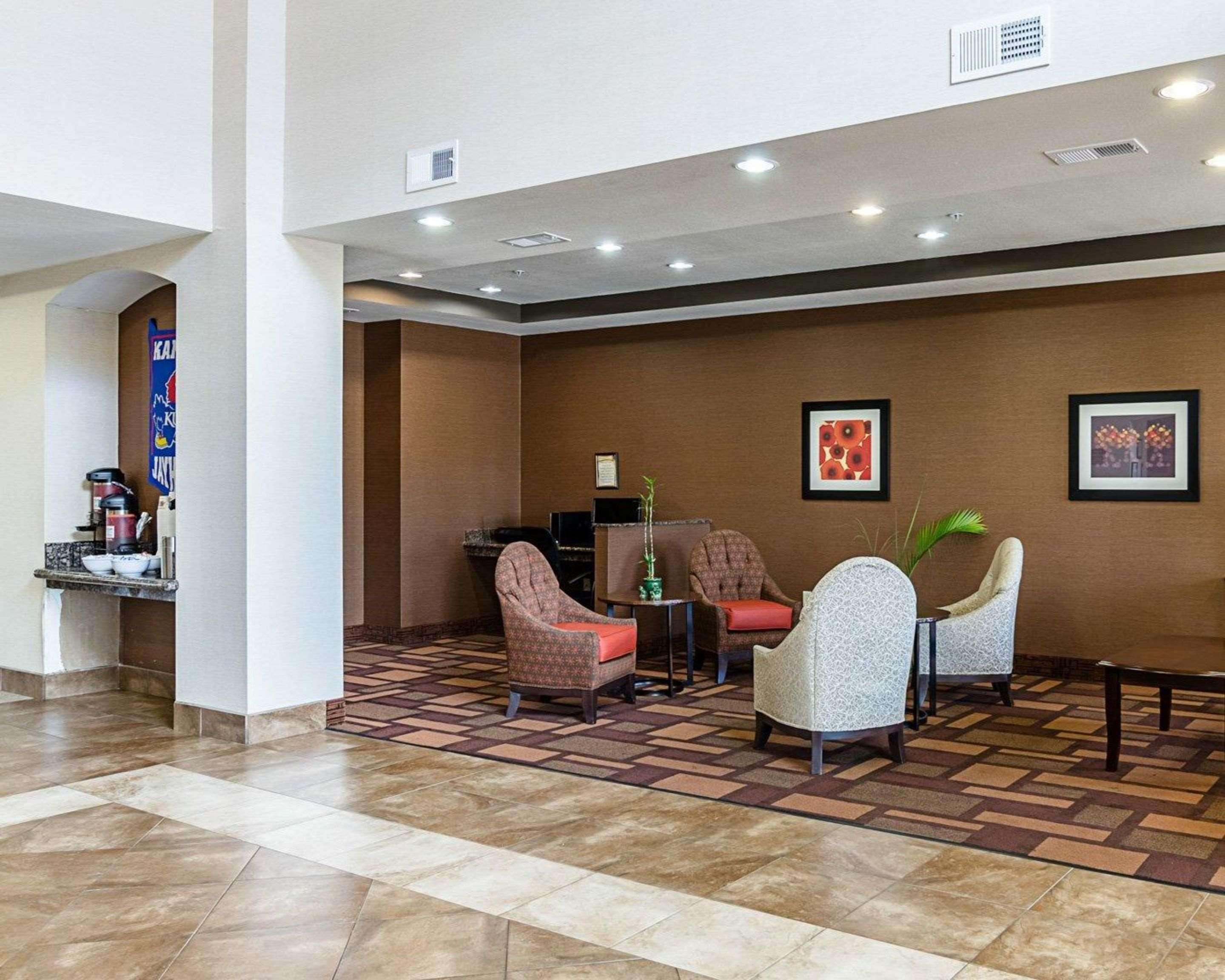 Comfort Inn&Suites Lawrence Extérieur photo