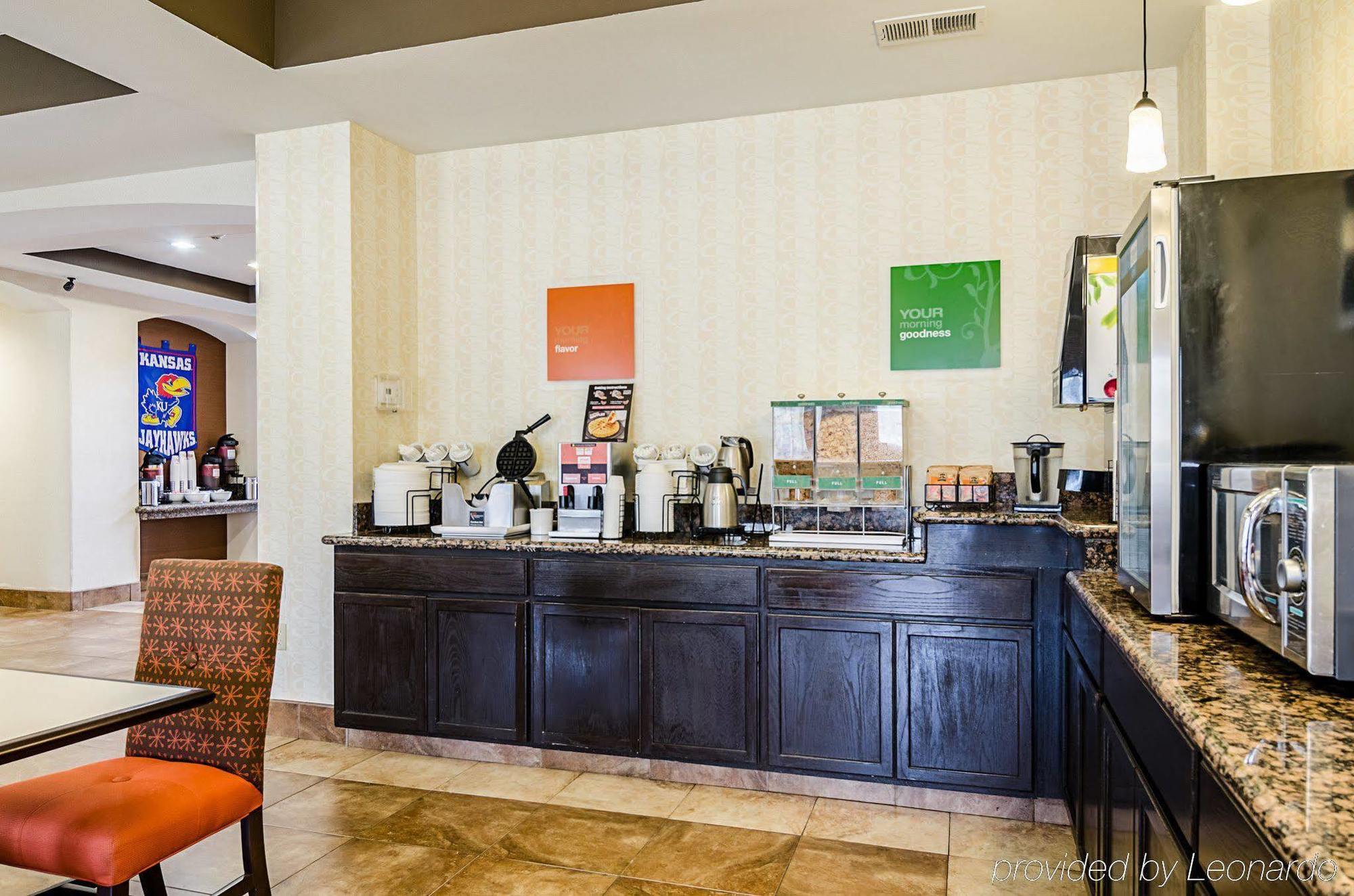 Comfort Inn&Suites Lawrence Extérieur photo